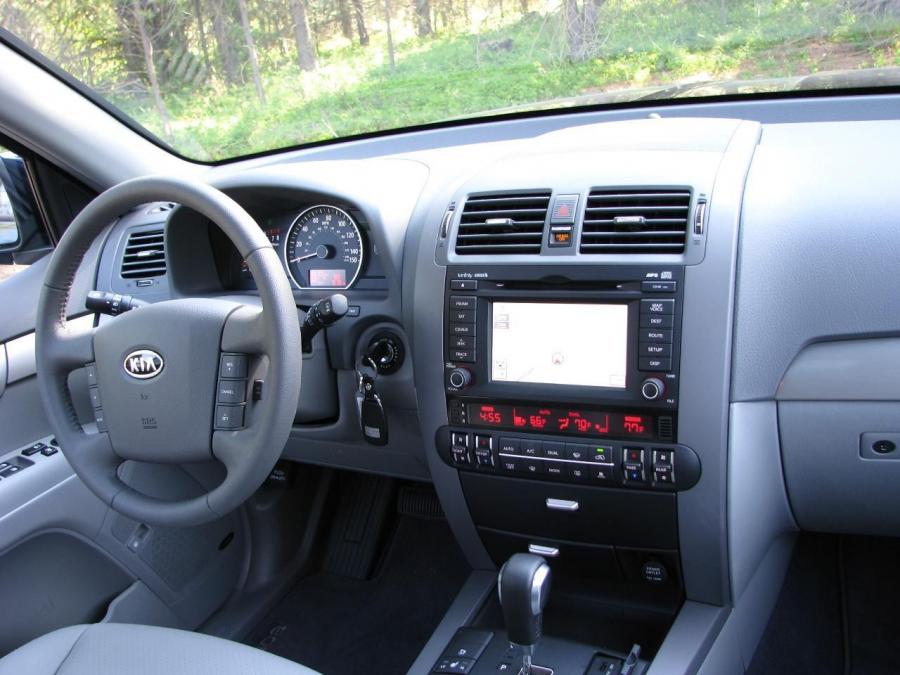  Kia Borrego 2009 года  (фото 33 из 345)